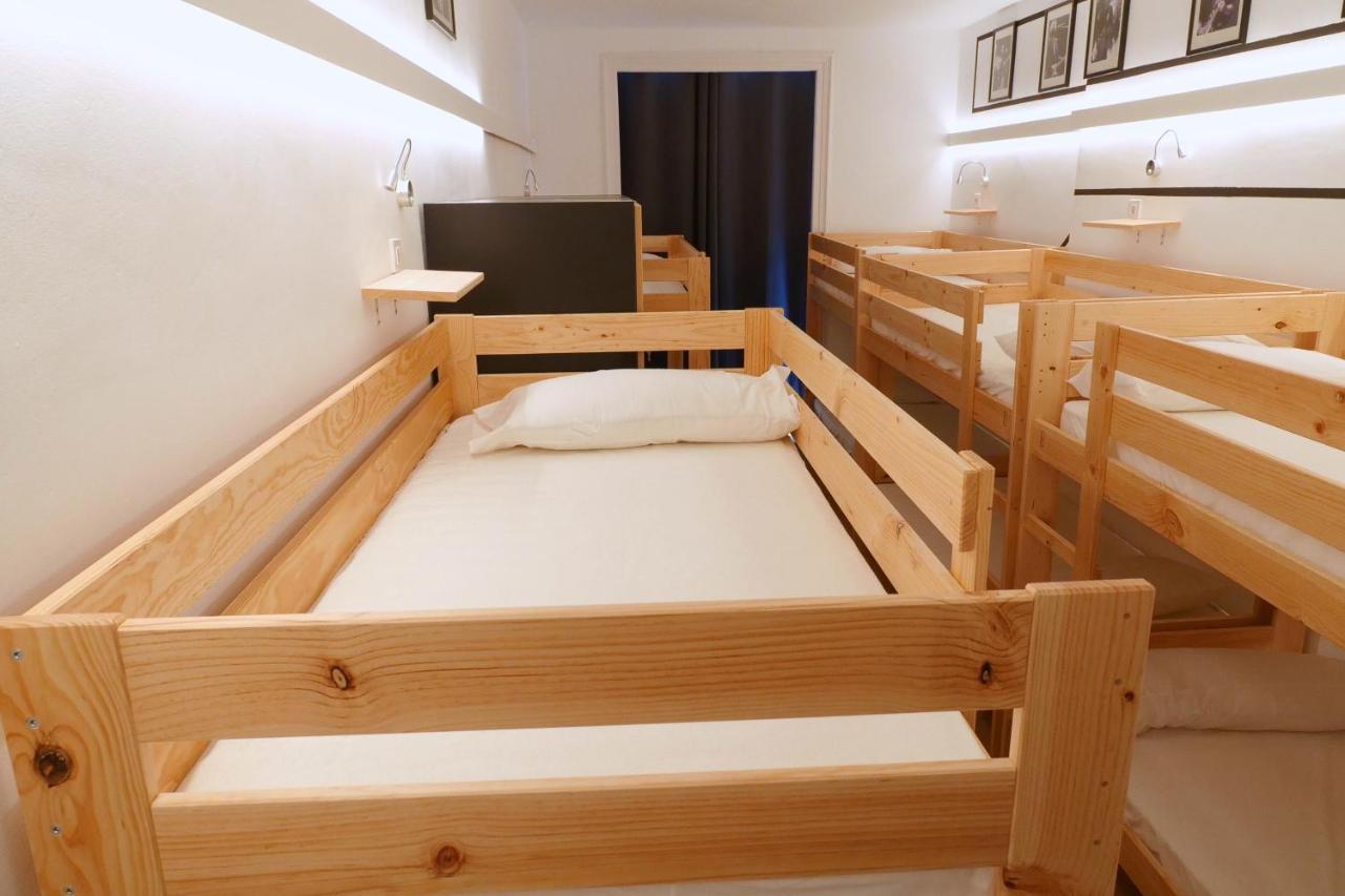 Guitar Hostel บิลเบา ภายนอก รูปภาพ