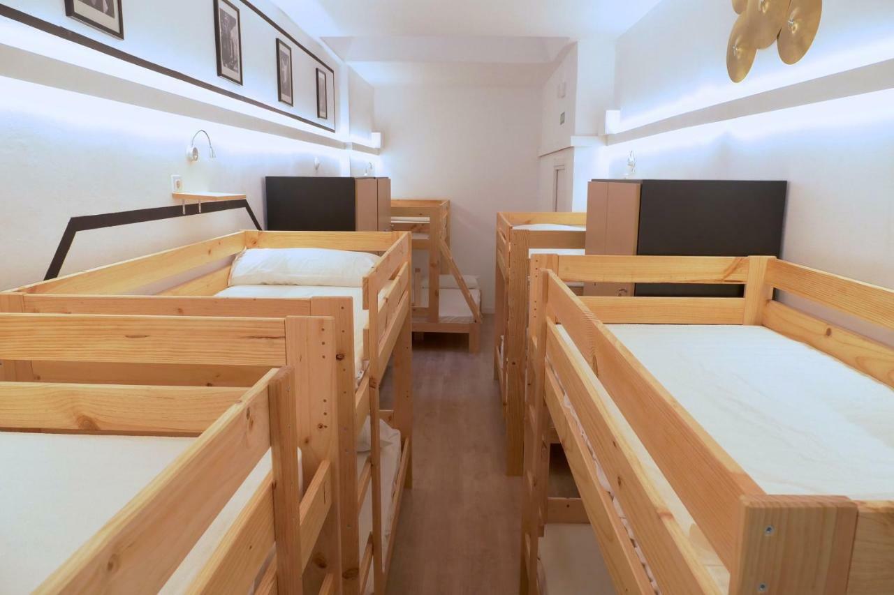 Guitar Hostel บิลเบา ภายนอก รูปภาพ