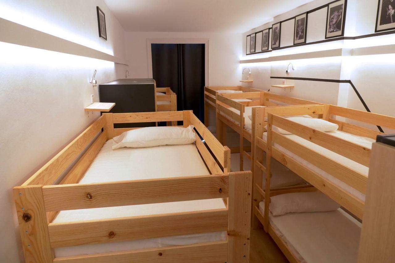 Guitar Hostel บิลเบา ภายนอก รูปภาพ